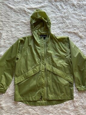 Red Ledge Kids' Hooded Raincoat in Olive Green.  Size Medium.